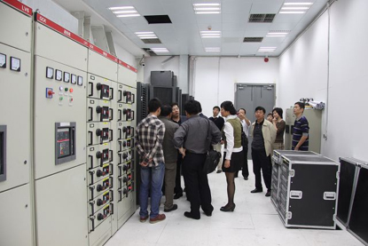 喜訊！安徽廣電新中心3600M2演播劇場舞臺燈光系統工程驗收成功