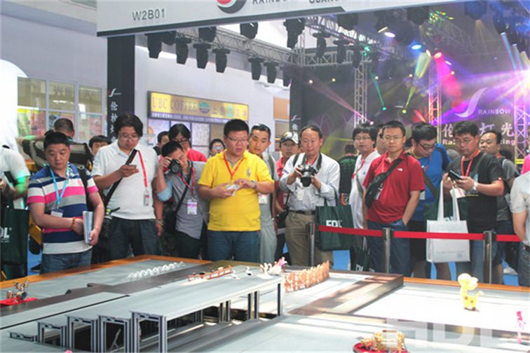 河東北特攜新品亮相PALM 2014