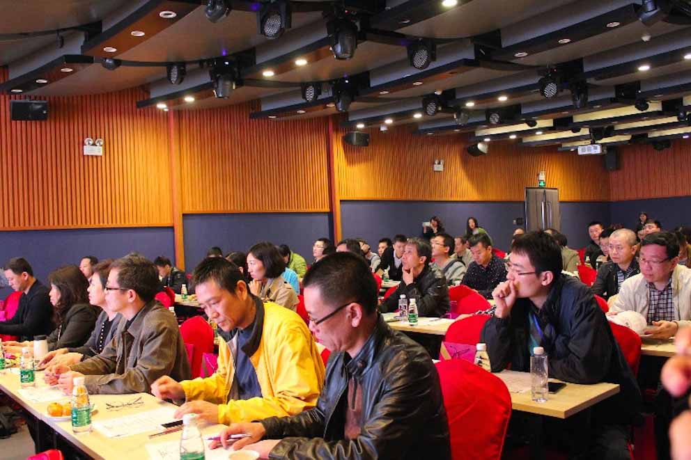 河東北特喜迎2016年國際電視燈光研討會專家參觀交流